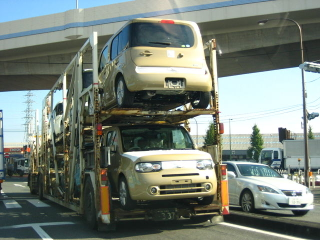 Illustration for article titled 2010 Nissan Cube Gets Accidental Unveil On Japanese Transport Truck
